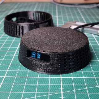 Teste gerade verschieden Gehäusekonzepte für den CO2 Sensor. Erstmal nur die Basis - da kommt aber später noch ein LED Indikator, damit man auf einem Blick sieht, wie die Luftqualität ist. Und natürlich alles ins Smarthome integriert 🏠 Wichtig ist jetzt aber vor allem, dass genug Luft an den Sensor kommt...  #CO2Sensor #Luftqualität #Prototyping #DIY #MakerCommunity #SmartHome #Elektronik  #SmartGadgets #makerlife #diyidea #3dprint #3ddruck